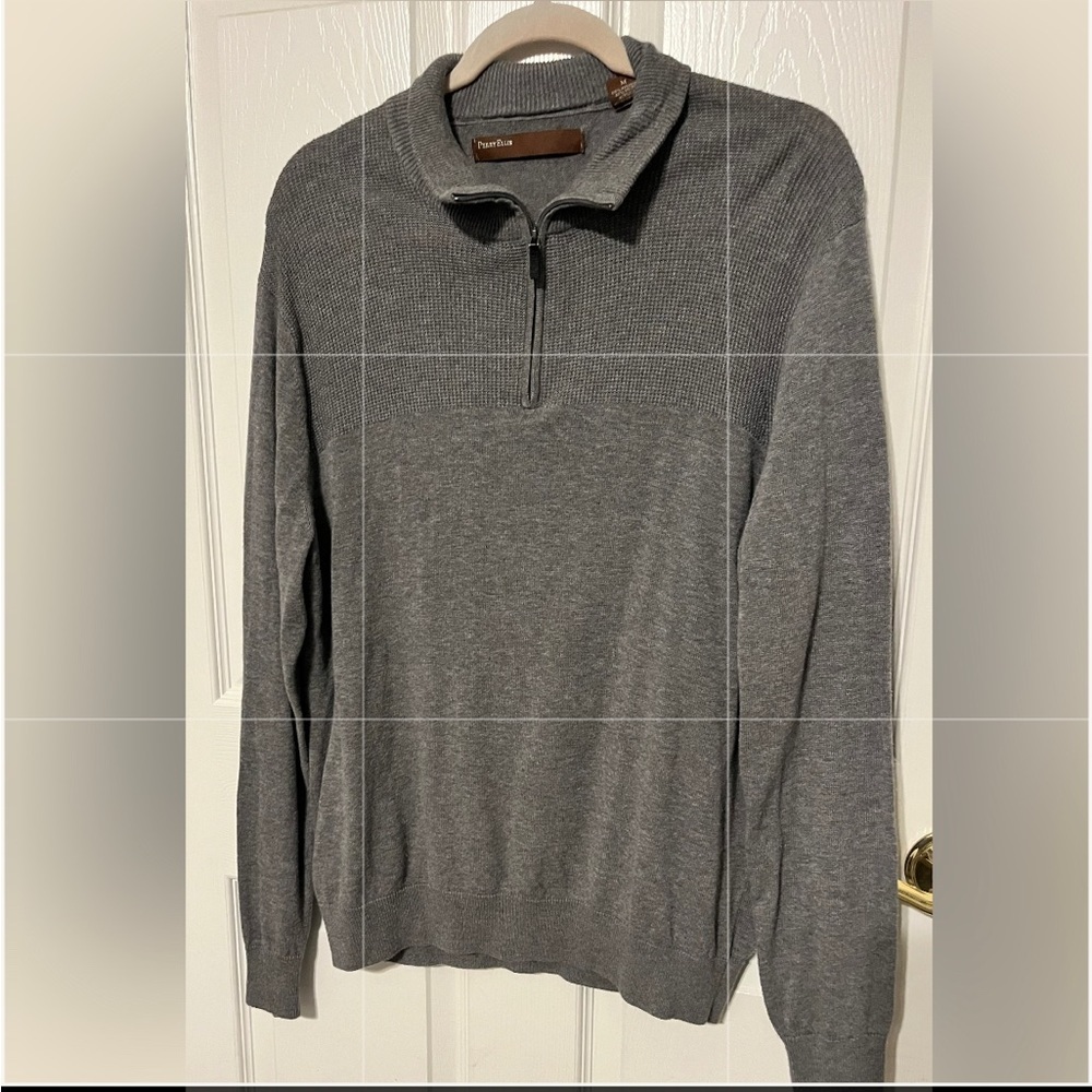 Perry Ellis 1/4 zip gray sweater size Medium
GUC 
No visible flaws‎